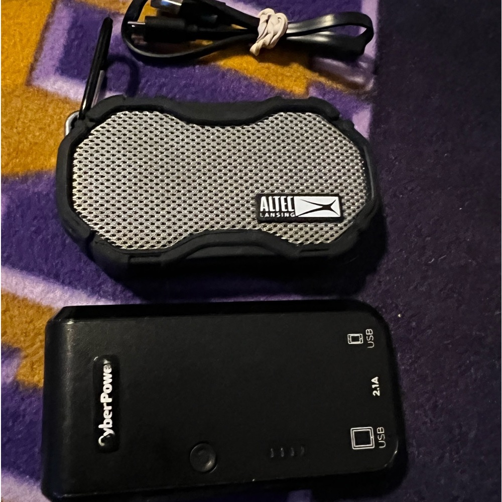 🔥Altec Lansing mini blue tooth speaker,cord and Cyber Power charge pack 2.1A🔥